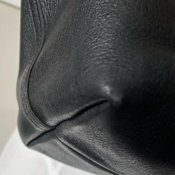 Madewell | Black Leather Tote Bag - Picture 6 of 16